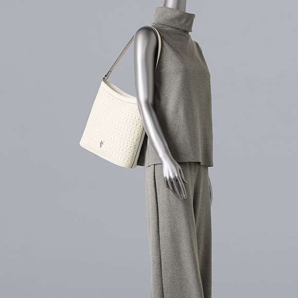 Chic Cream Shoulder Bag - Picture 3 of 9